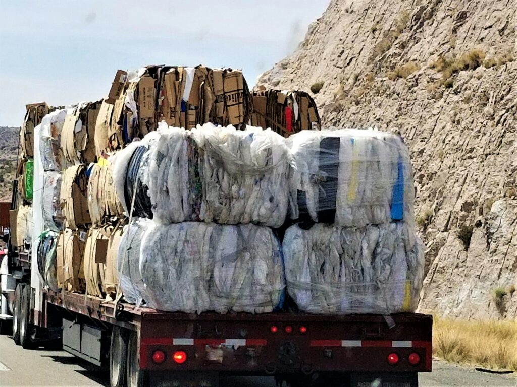 TRUCKING! RECYCLABLES!